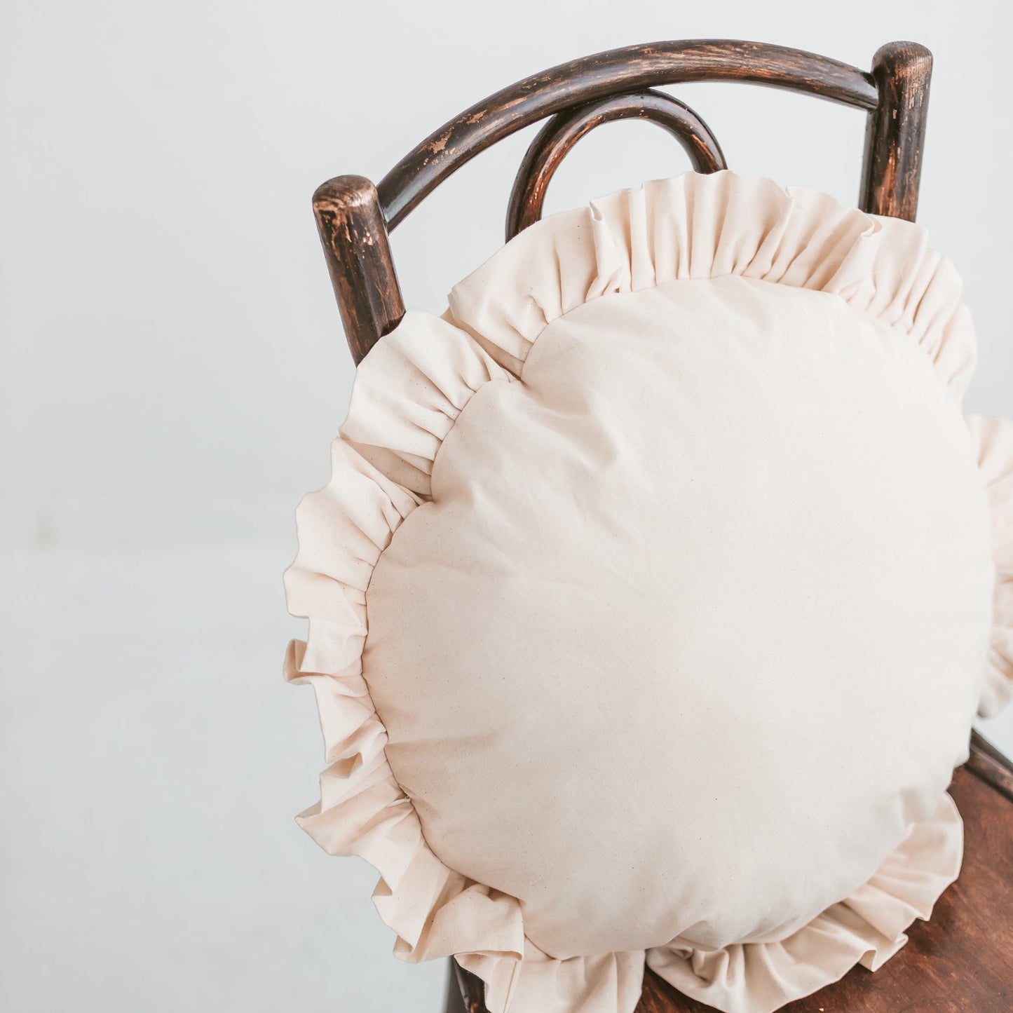 Fituraa Round Ruffle Throw Pillow – 18" OEKO-TEX Cotton Cushion