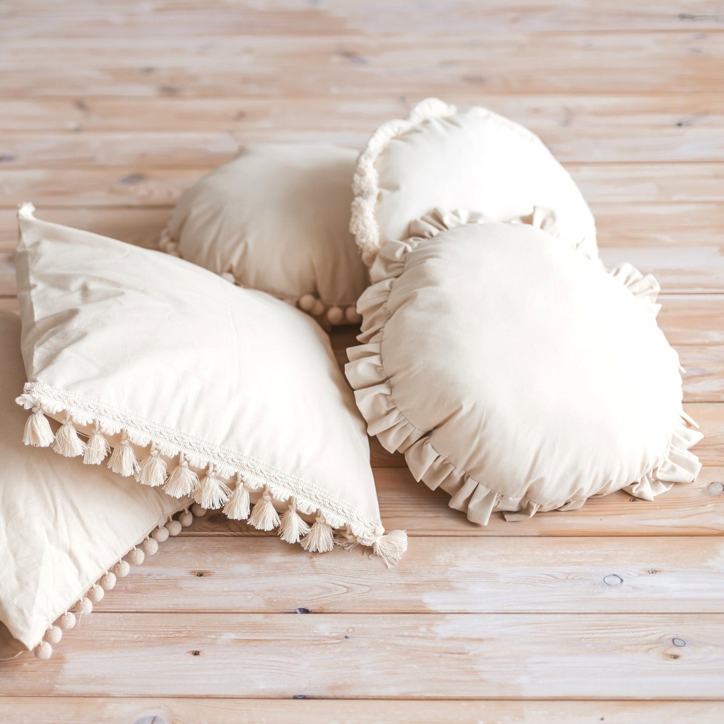 Fituraa Round Ruffle Throw Pillow – 18" OEKO-TEX Cotton Cushion